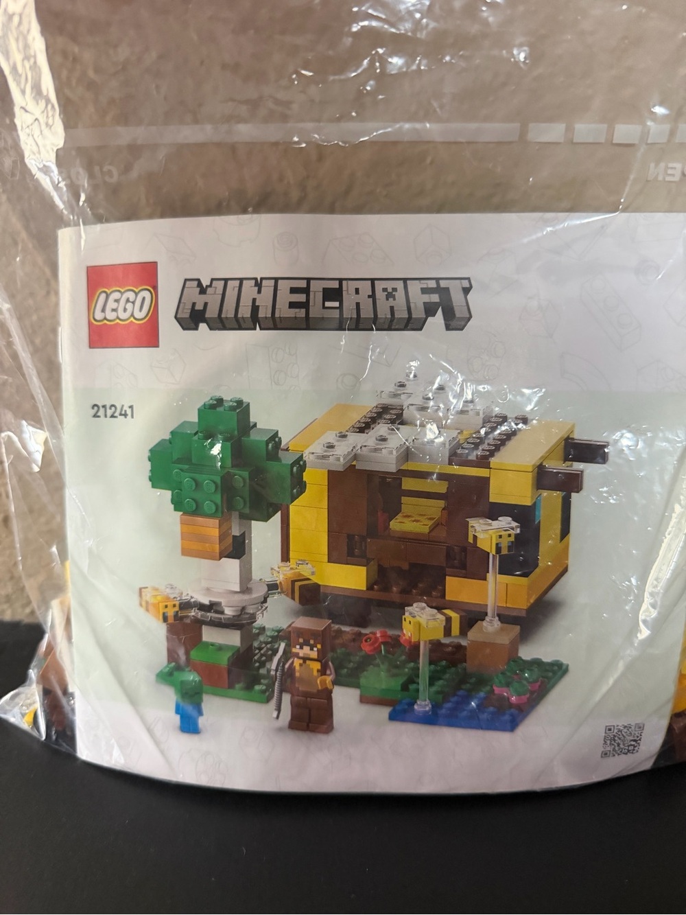 Lego Minecraft Yellow and Brown Bee House Playset